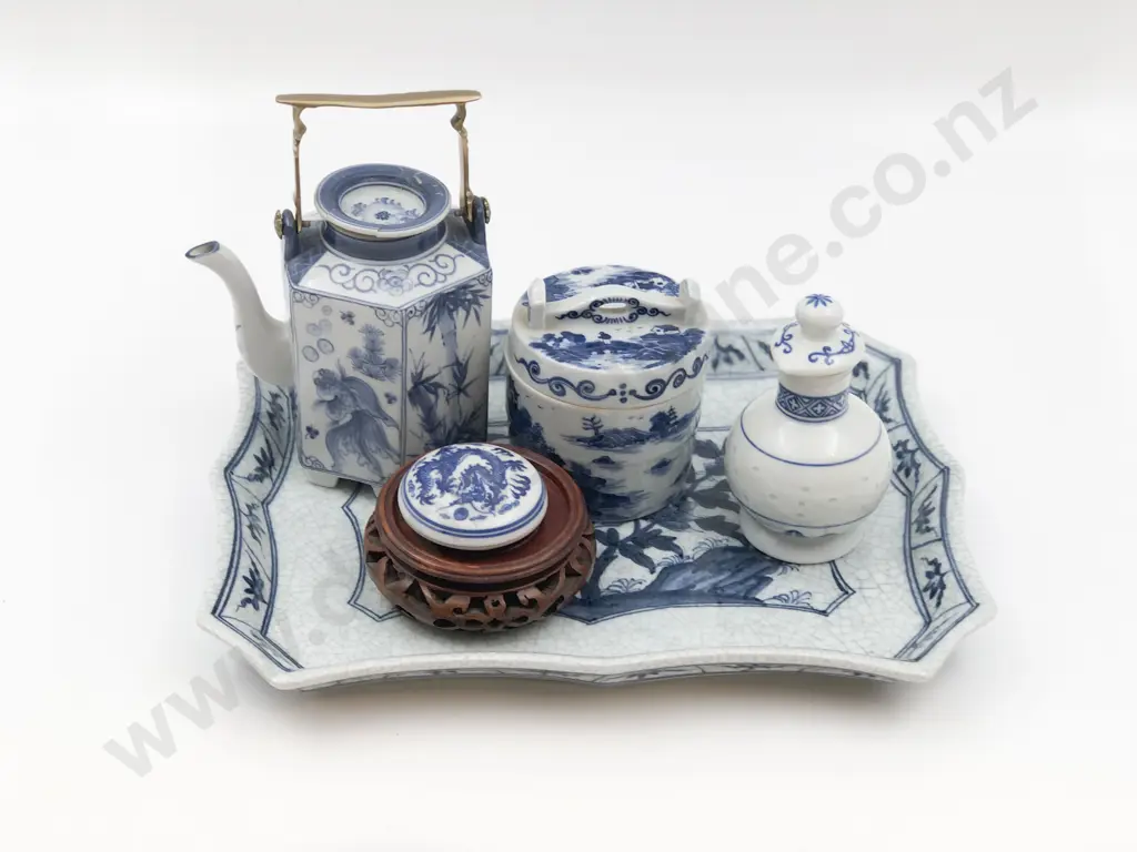 Quantity of Assorted Blue and White On Tray Image 1++
