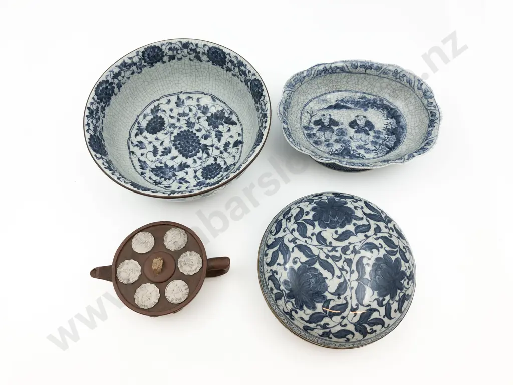 Three Pieces of Blue and White with Small Teapot Image 1++