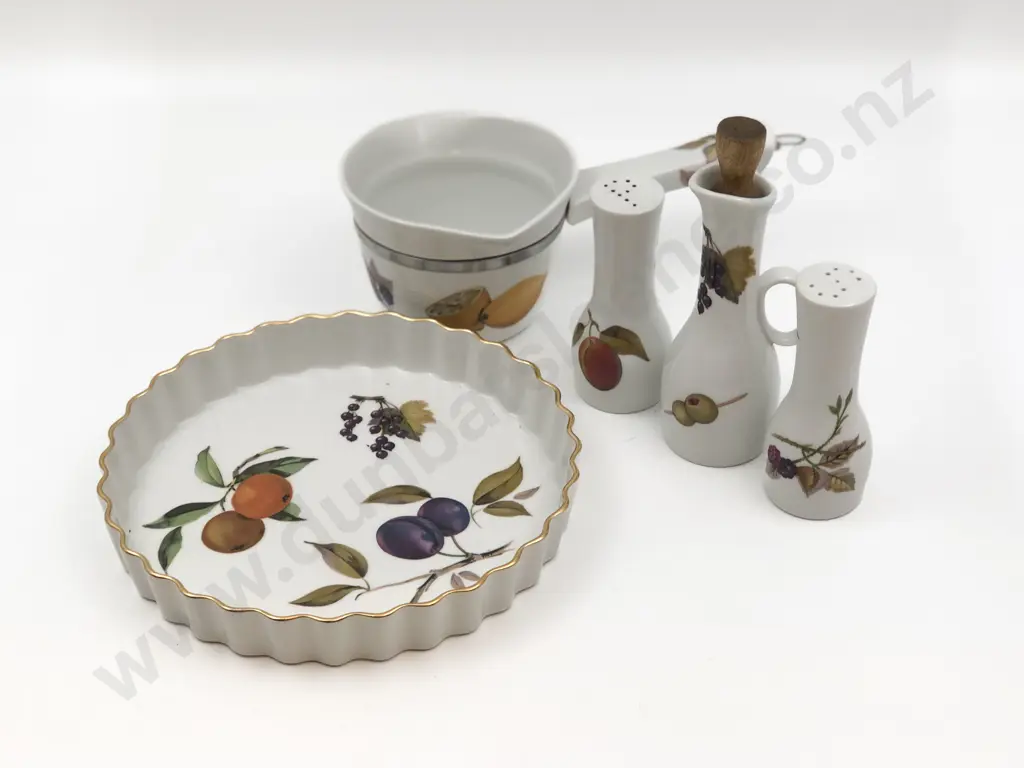 Five Assorted Royal Worcester Evesham Including Salt/Pepper and Vinegar Image 1++
