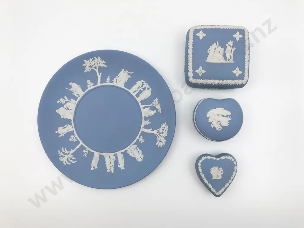 Three Wedgwood Trinket Boxes on Wedgwood Plate Image 1++