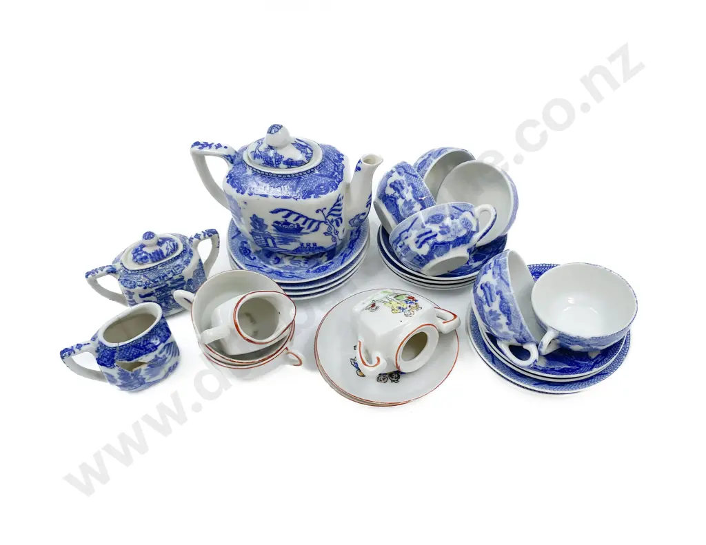 Quantity of Assorted Blue and White Miniature China etc (Faults) (27) Image 1++