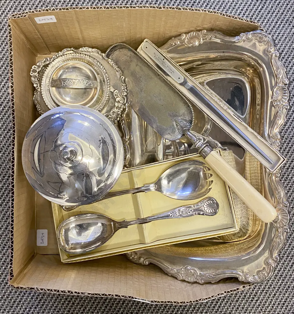 Quantity of Assorted S/P Including Kings Pattern Salad Servers Image 1++
