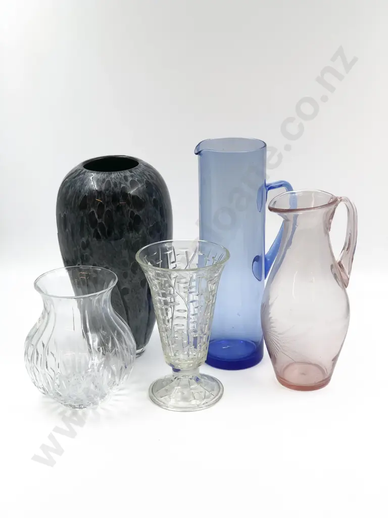 Small Box of Assorted Glassware Including Art Glass Vase Image 1++