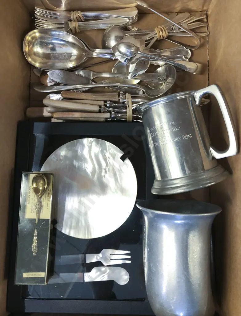 Box of Assorted Cutlery etc Image 1++