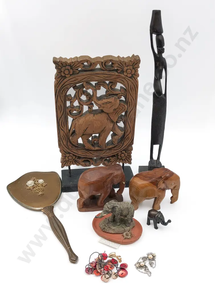 Box of Assorted Carvings and Ornaments etc Image 1++