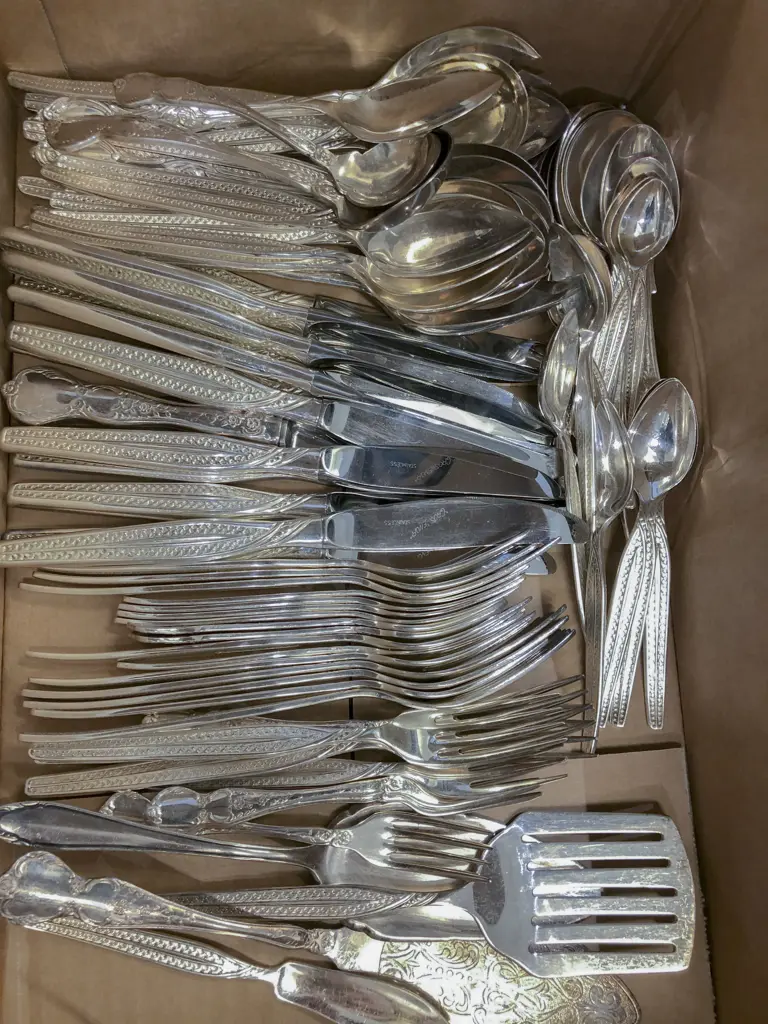 Box of Assorted S/P Cutlery Image 1++