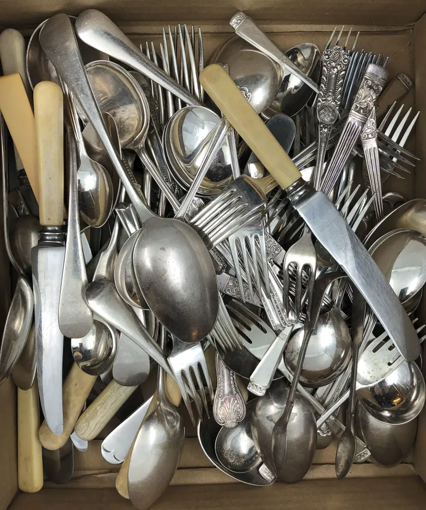Box of Assorted S/P Cutlery Image 1++
