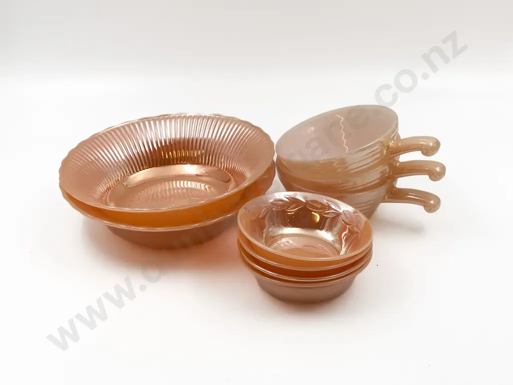 Qty of Vintage American "Fire-King" Oven Dishes Image 1++