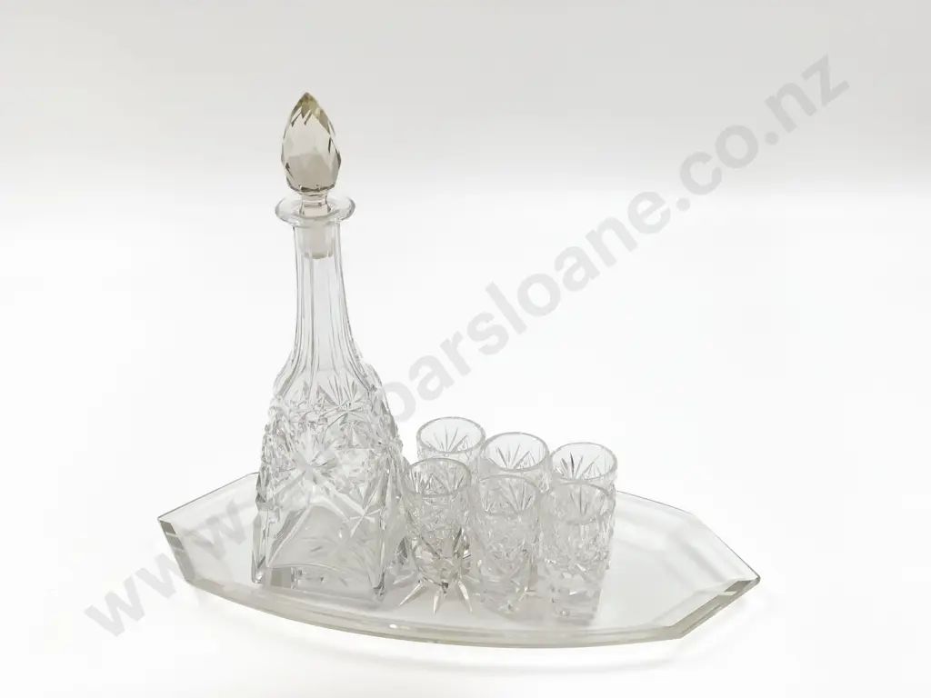 Decanter with Six Crystal Liqueurs Glasses on Tray (Chip) Image 1++