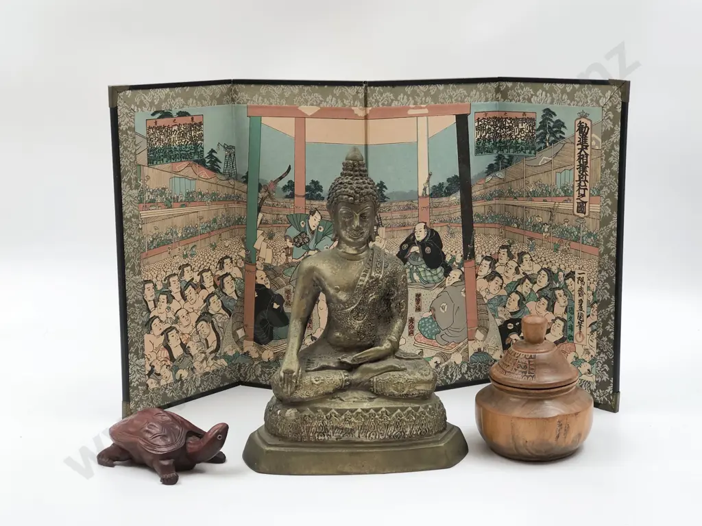 Small Table Screen Together with Trinket Box and Turtle Ornament Image 1++