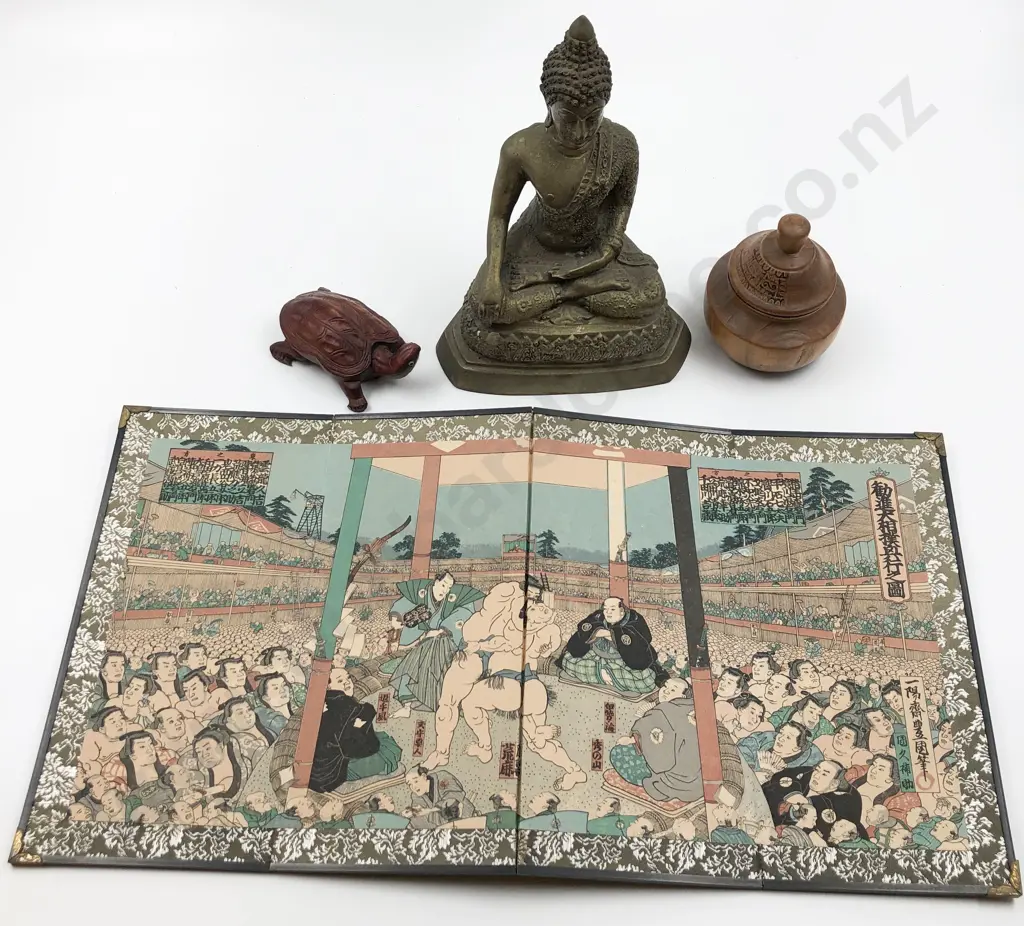 Small Table Screen Together with Trinket Box and Turtle Ornament Image 1++