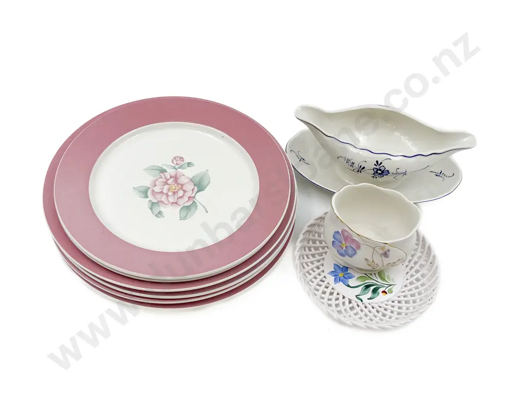 Small Qty of Assorted China Including Villeroy & Boch Floral Plates Image 1++