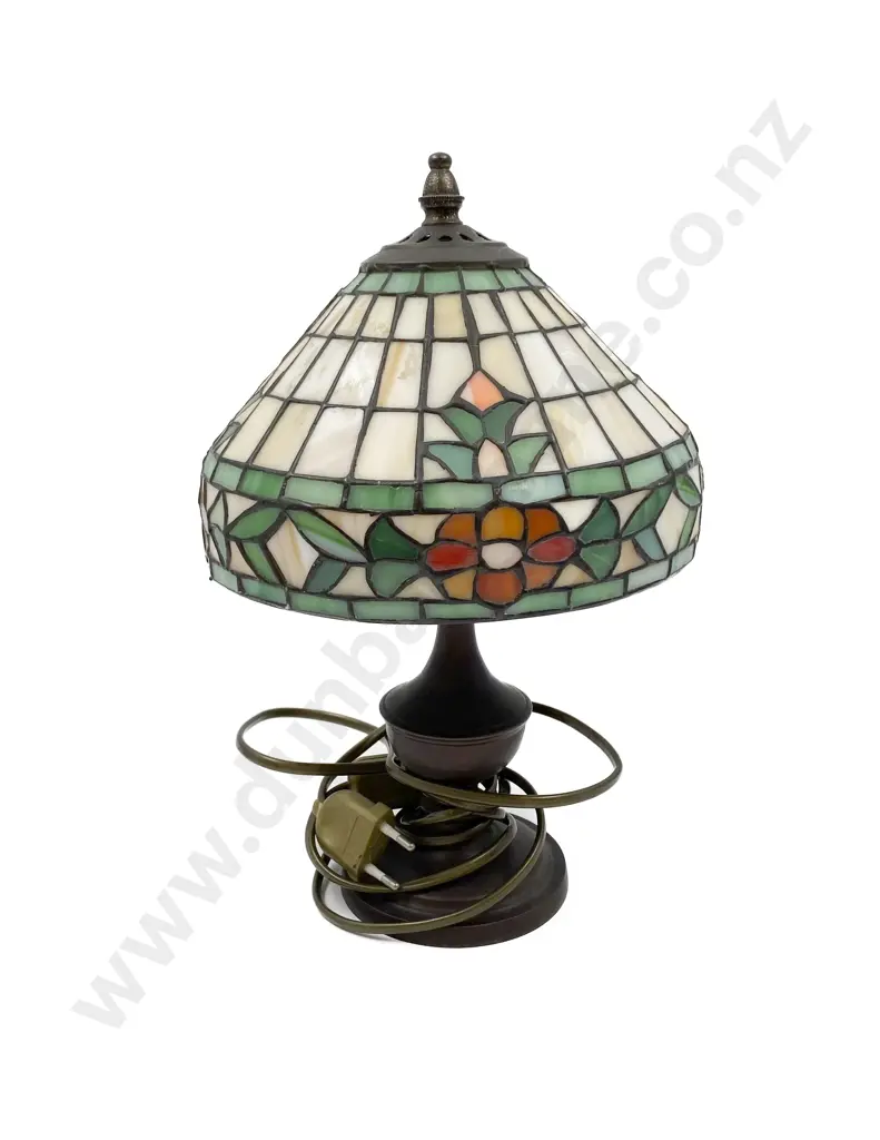 Tiffany Style Table Lamp and Shade Image 1++