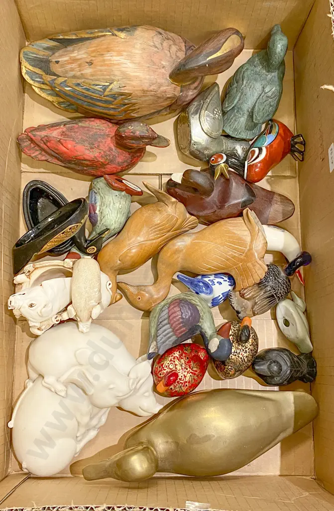 Qty of Assorted Animal Ornaments Image 1++