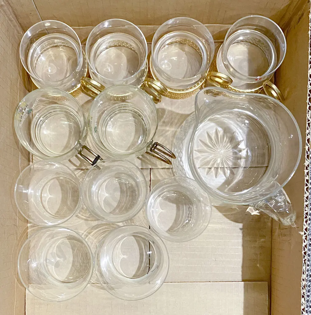 Box of Mixed Glassware Image 1++