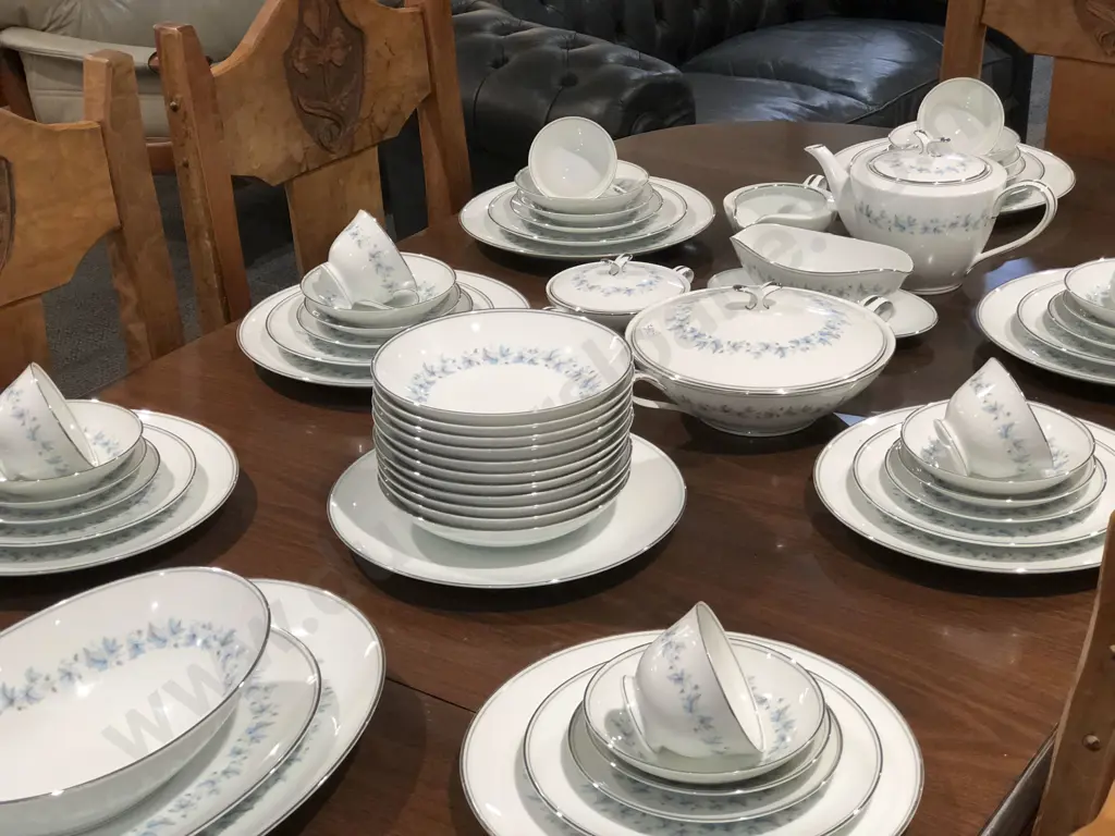 Noritake Dinner Set (88) (Minor Chips) Manly 10 Place Setting Image 1++