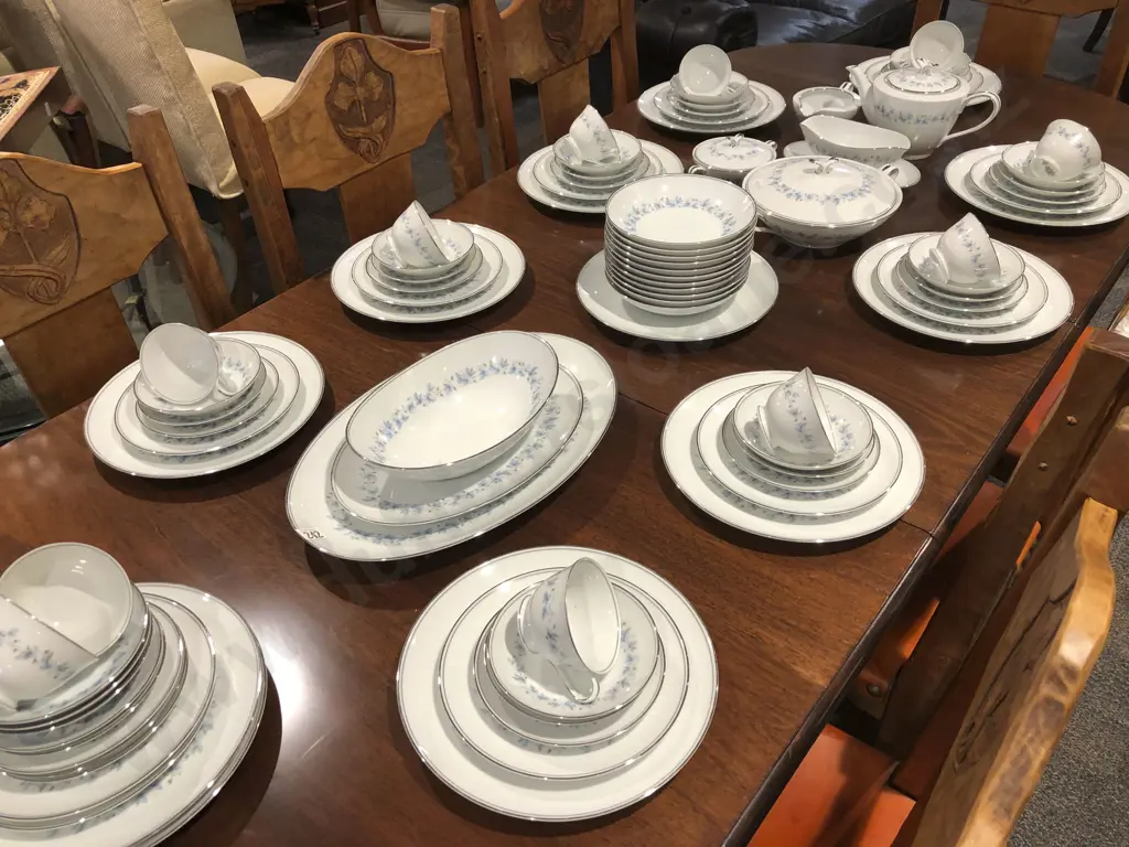 Noritake Dinner Set (88) (Minor Chips) Manly 10 Place Setting Image 1++