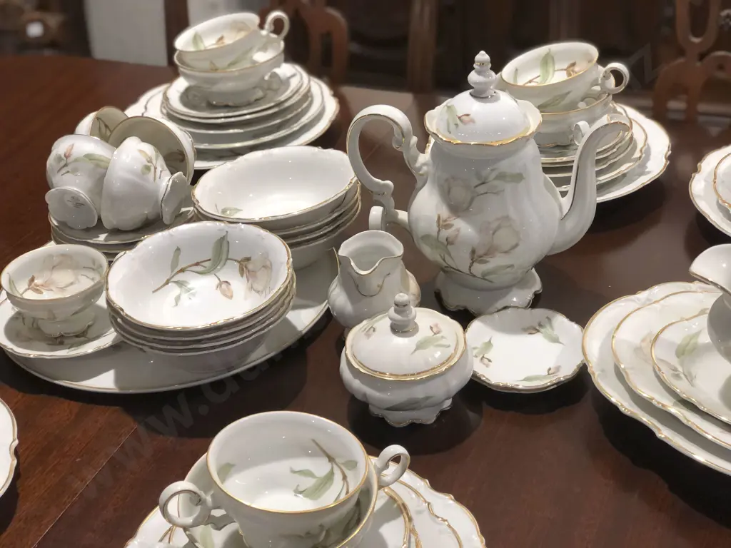 Hutschenreuther Dinner Set (87) (Minor Chips) Manly 8 Place Setting Image 1++