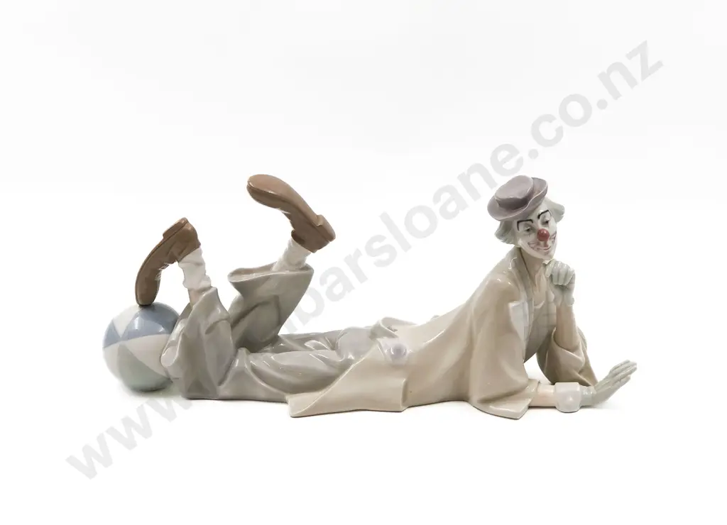Lladro Figure of Clown Image 1++