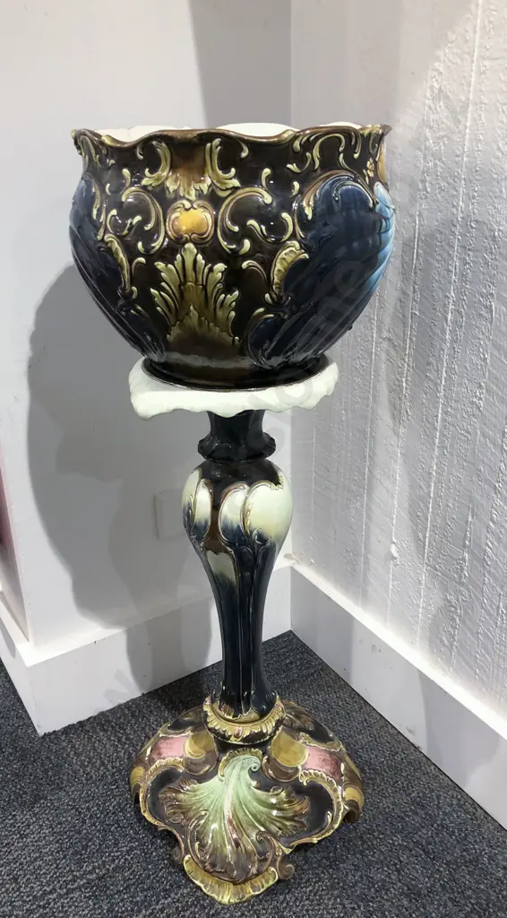 Ceramic Jardinière Stand (Faults) Image 1++