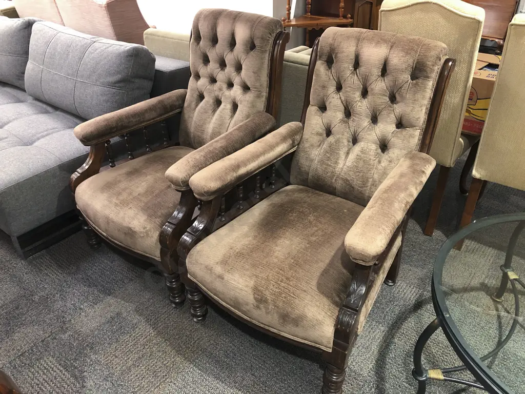 Pair of Button Back Arm Chairs Image 1++