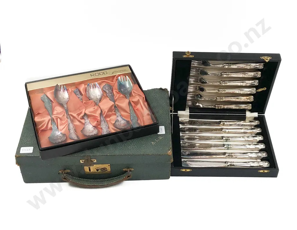 Quantity of Assorted Boxed Cutlery Together With Cutlery Box Image 1++
