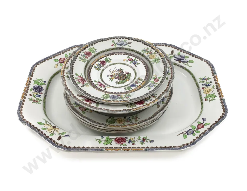 Quantity of Assorted Spode Dinner China Incl. Ashet Image 1++