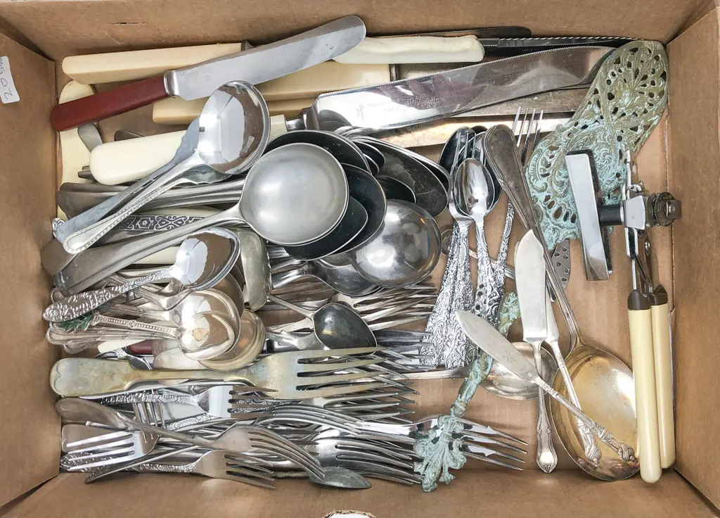 Box of Assorted Cutlery Etc. Image 1++