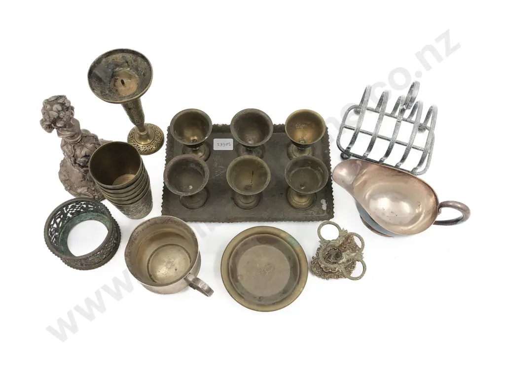 Quantity of Assorted Metalware Image 1++