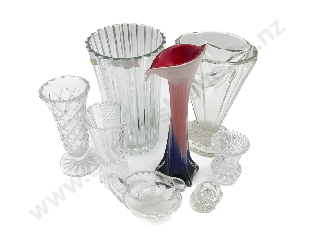 Quantity of Assorted Crystal and Glass Image 1++