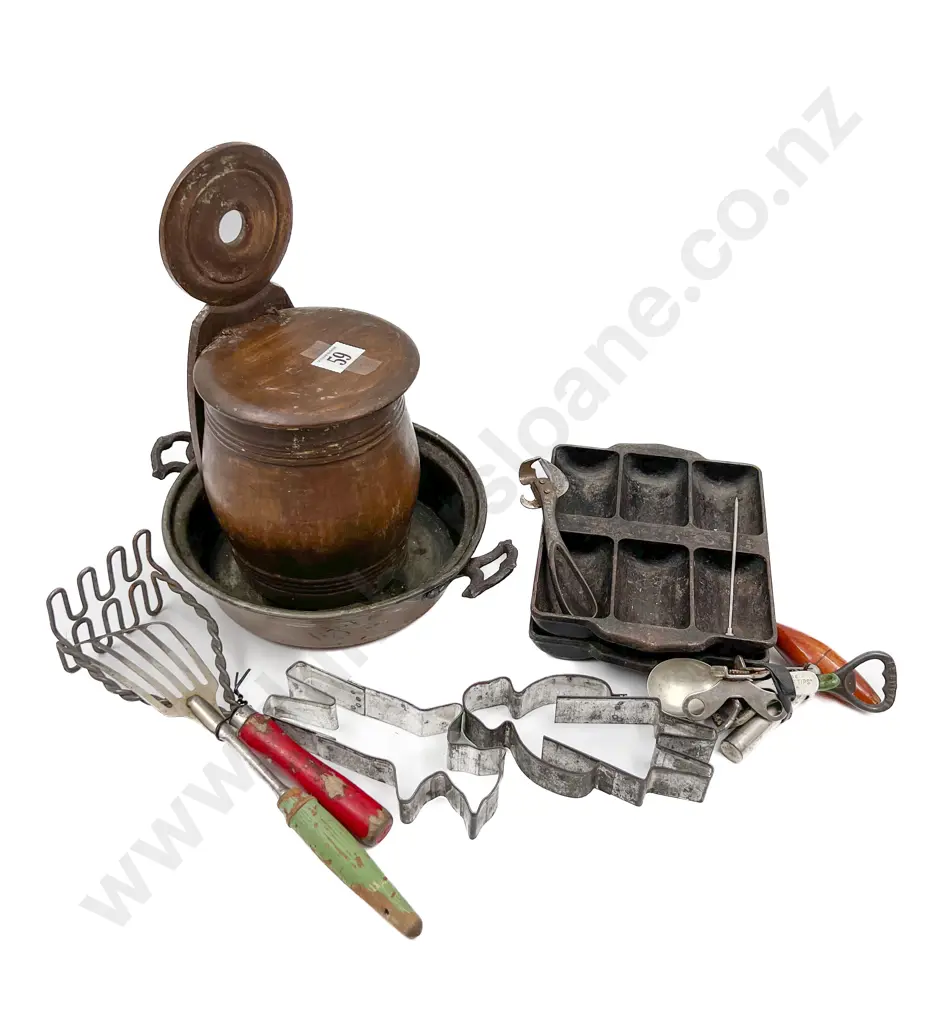 Quantity of Assorted Vintage Kitchen Ware Incl. Ginger Gem Moulds Image 1++