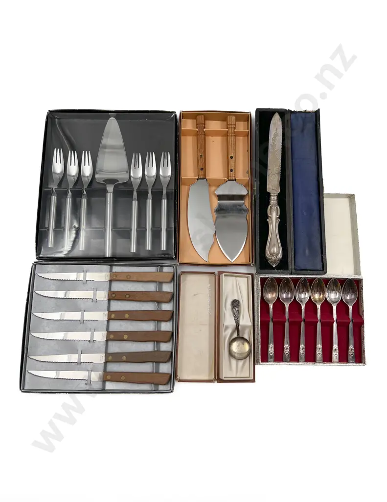 Quantity of Assorted Boxed Cutlery Image 1++