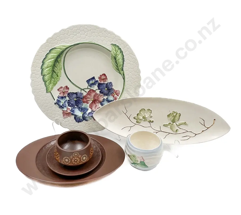 Small Quantity of Assorted China Incl. Clarice Cliff and Cartonware Image 1++