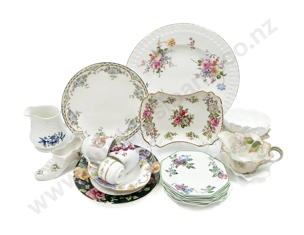 Quantity of Assorted Fancy China Image 1++