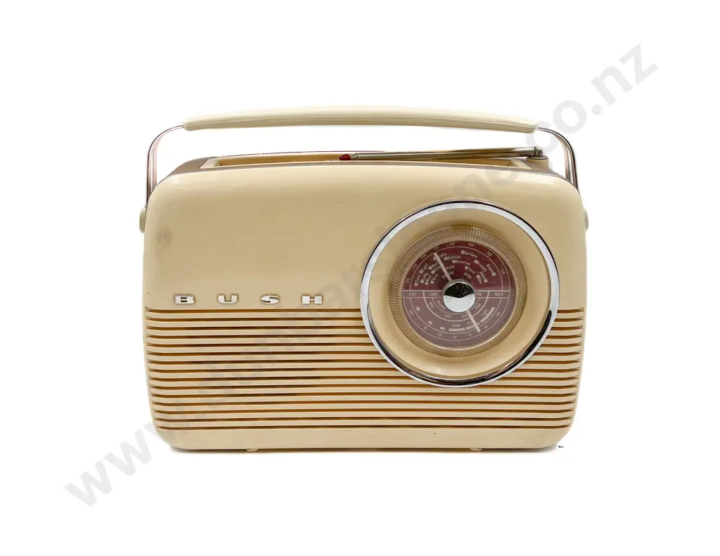 Vintage Bush Bakelite Radio Image 1++