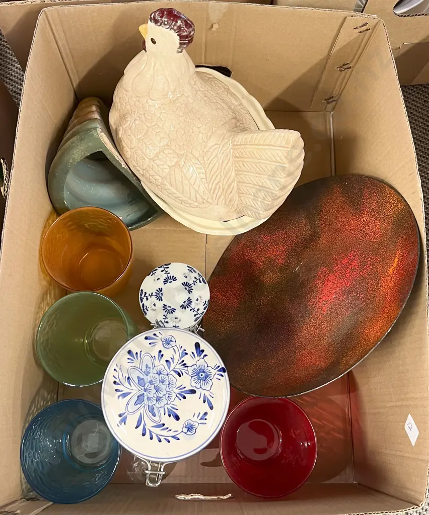 Small Box of Assorted Incl. Colored Glasses Etc. Image 1++