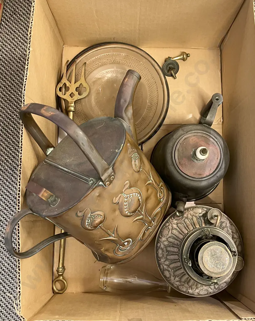 Small Box of Assorted Metalware Incl. Copper Watering Can Image 1++
