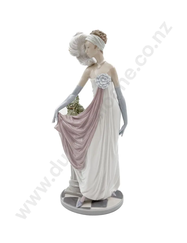 Large Lladro Figure of Lady Dancer Image 1++