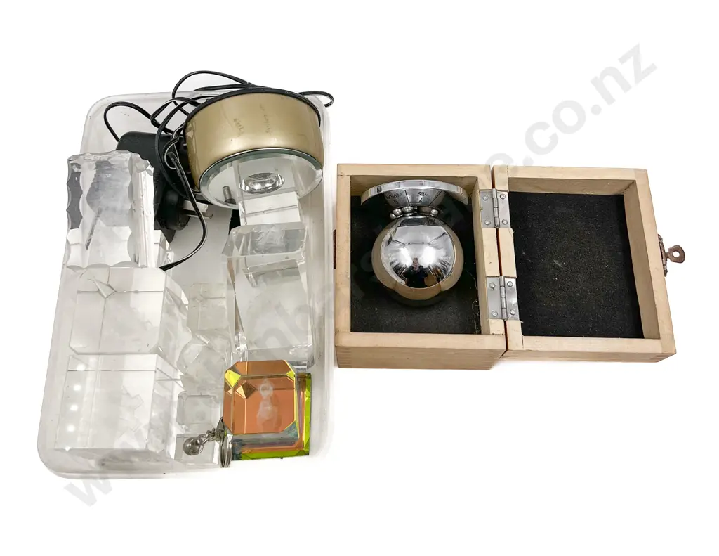 Quantity of Assorted Art Glass Ornaments Etc. Image 1++