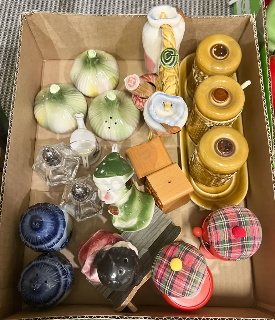 Small Box Quantity of Novelty Salt and Pepper Shakers Image 1++