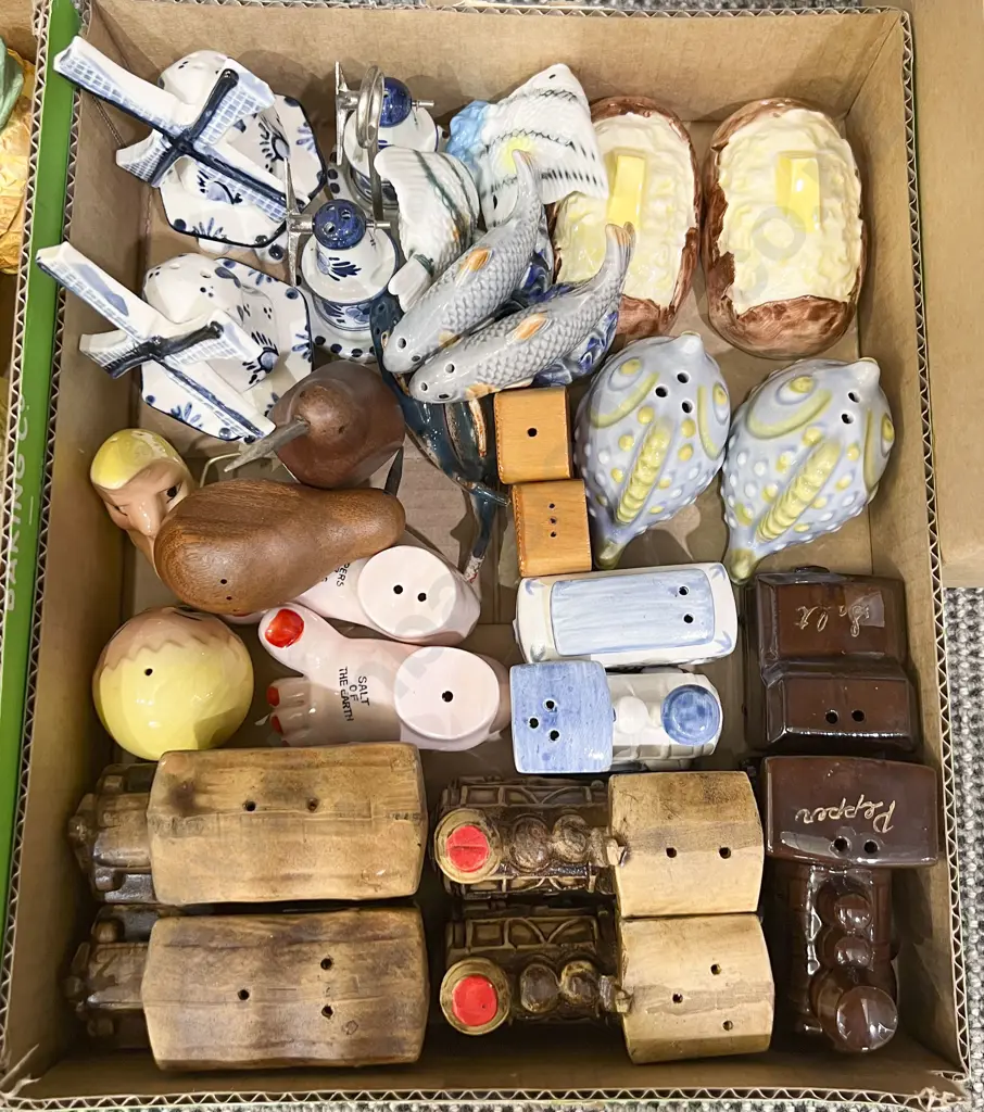 Small Box Quantity of Novelty Salt and Pepper Shakers Image 1++