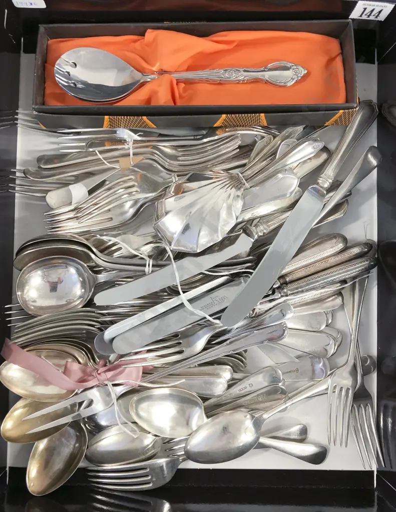 Box of Assorted Cutlery Image 1++