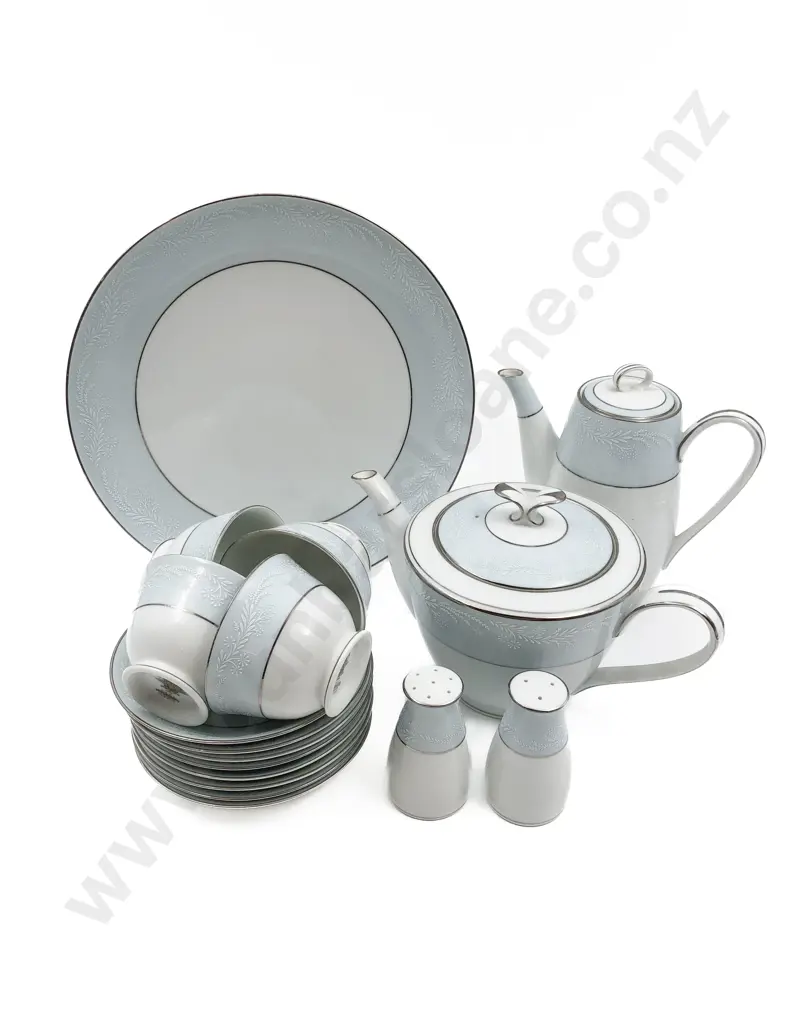 Noritake Part Dinner Set Image 1++