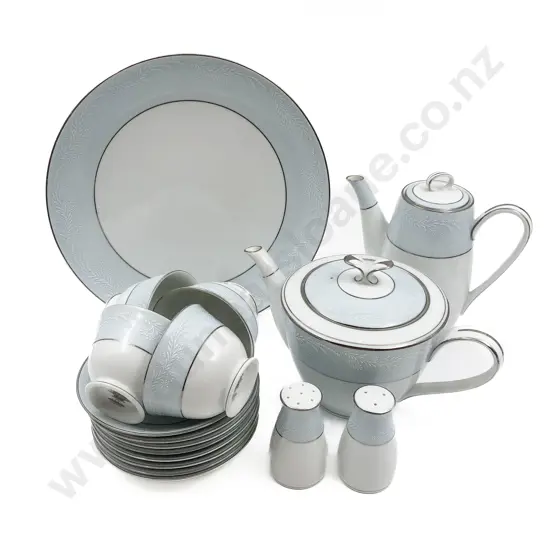 Noritake Part Dinner Set