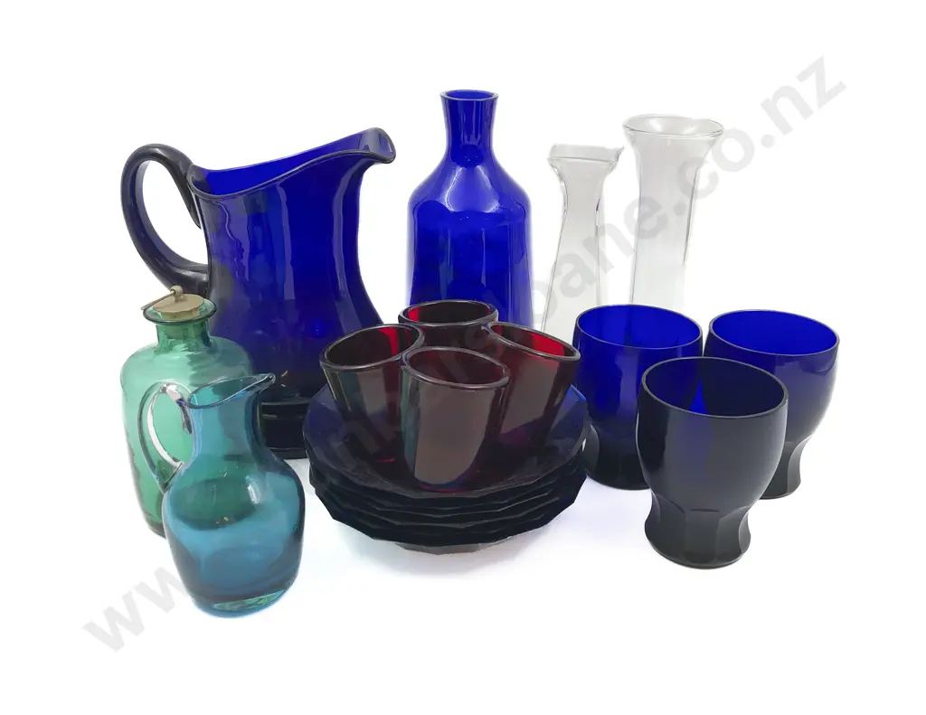 Quantity of Assorted Colored Glassware Image 1++