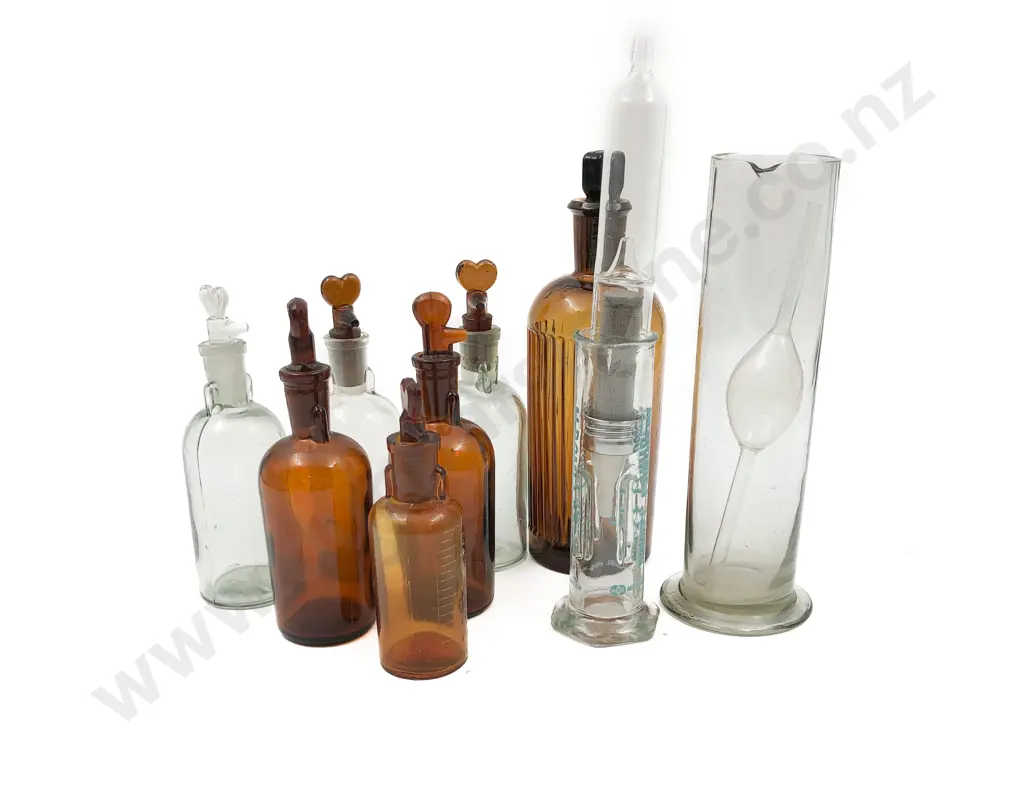 Small Quantity of Assorted Chemist Bottles Etc. Image 1++