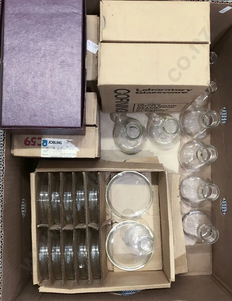 Box of Assorted As New Pyrex Beakers and Petri Dishes Etc. Image 1++