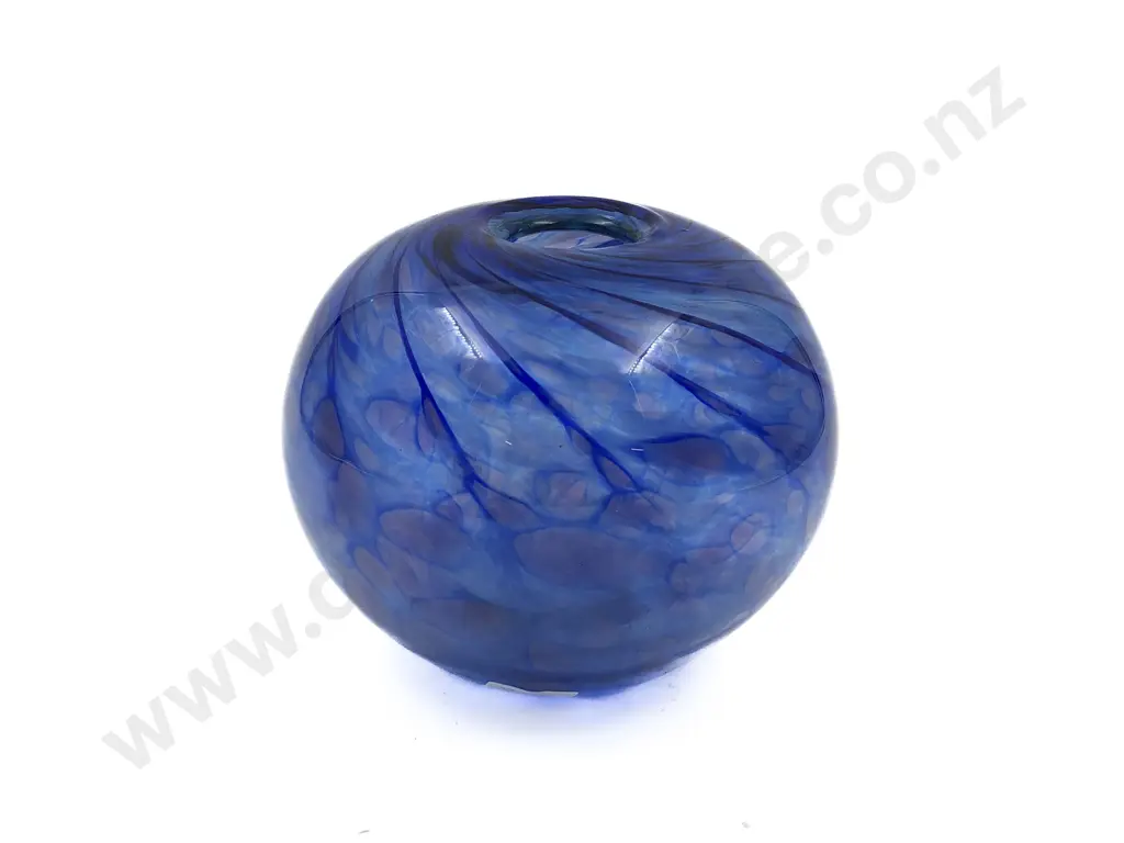 NZ Art Glass Vase Image 1++