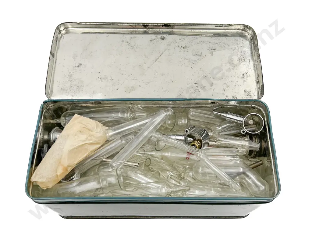 Quantity of Assorted Glass Chemist Implements Image 1++