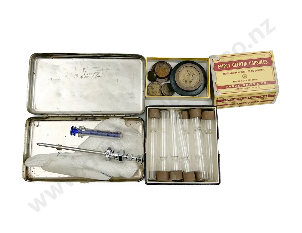 Small Quantity of Assorted Incl. Chemist Implements Together With Small Set of Assorted Weights Image 1++